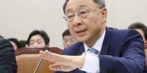 황창규, 국회의 KT 화재사고 강도 높은 질책에 굳은 얼굴로 진땀 