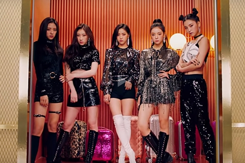 JYP엔터테인먼트 'ITZY' 초반 인기, <a href='https://www.businesspost.co.kr/BP?command=article_view&num=310202' class='human_link' style='text-decoration:underline' target='_blank'>박진영</a> '걸그룹 명가' 세워 