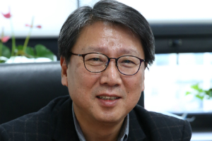 [오늘Who] 티웨이항공 코로나19 선방, <a href='https://www.businesspost.co.kr/BP?command=article_view&num=336430' class='human_link' style='text-decoration:underline' target='_blank'>정홍근</a> 장거리노선 바라봐  