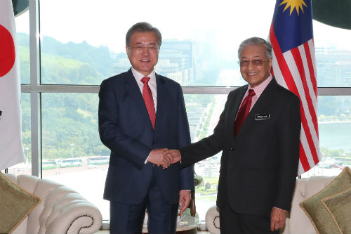 문재인, 마하티르 총리와 정상회담에서 “말레이시아와 FTA 추진” 