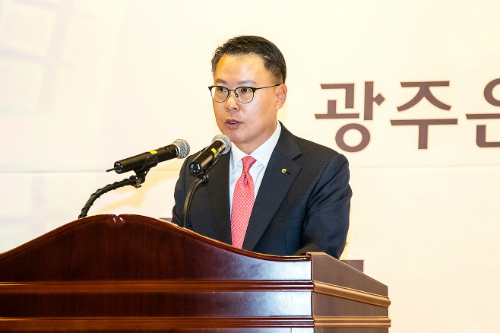 송종욱, '튼튼한' 광주은행장 해법으로 조직정비와 인적쇄신 제시