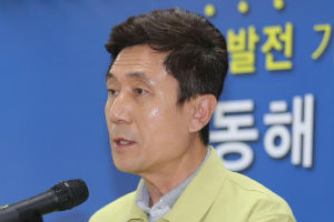 포항시장 이강덕, 지진 낳은 지열발전소 폐쇄운동 들어가 