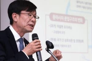 <a href='https://www.businesspost.co.kr/BP?command=article_view&num=218803' class='human_link' style='text-decoration:underline' target='_blank'>김상조</a> “경제현실에 맞춘 경제기조의 유연한 조정도 충실해야"