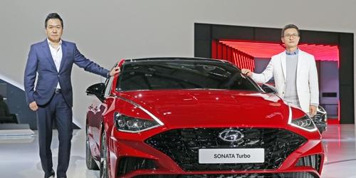 현대차, 서울모터쇼에서 새 쏘나타 하이브리드와 터보모델 내놔 