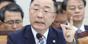 홍남기 “추경 편성하면 포항 지진피해 지원예산도 반영 검토”