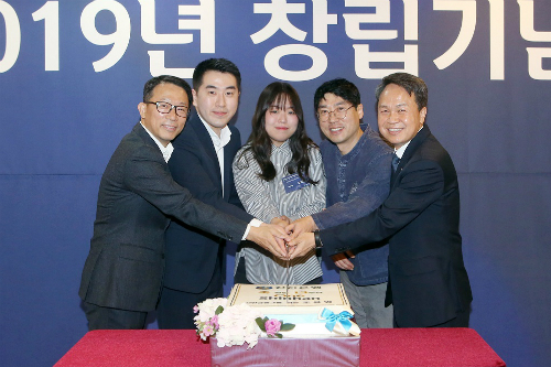 진옥동, 신한은행 창립기념식에 고객 불러 "따뜻한 금융 전파"