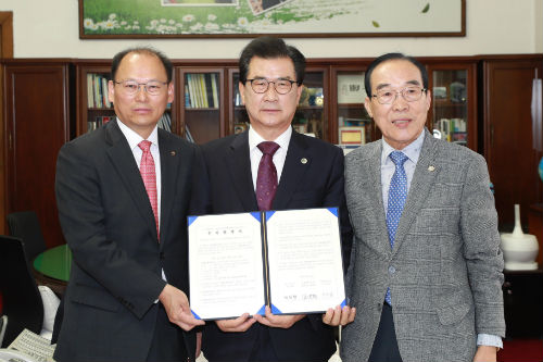 충북 보은에 농협생명자원센터 유치, 이시종 "국내 축산업 선도"