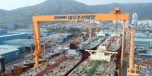 대우조선해양, 세계 최대 도크에서 대형 원유운반선 4척 동시건조