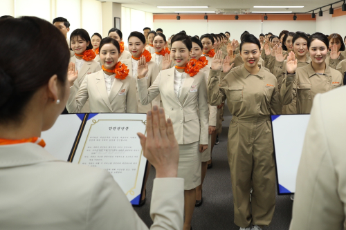 제주항공, 객실승무원 1천 명 달성 기념해 안전선언 행사 열어 