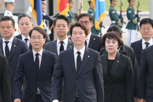 이인영 “국회 정상화 협상 위해 한국당 나경원과 자주 소통" 