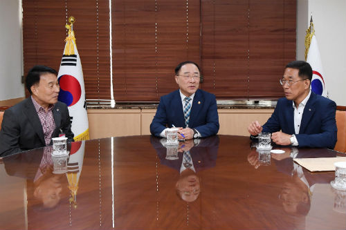 홍남기, 노동계에게 “대중교통 공공성 위해 정부 역할 하겠다”