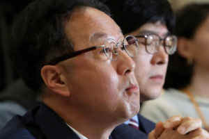 코오롱생명과학 코오롱티슈진 ‘재무제표 재감사’로 주가 초반 급락 