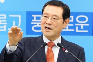 <a href='https://www.businesspost.co.kr/BP?command=article_view&num=232519' class='human_link' style='text-decoration:underline' target='_blank'>이용섭</a>, 지역화폐 광주상생카드 초기실적 낮아 체면 구겨 