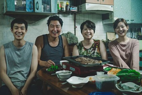 봉준호 영화 '기생충' 관객 700만 눈앞, 재관람도 많아 흥행 지속   