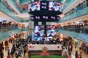 LG전자, 인도 쇼핑몰에 대형 LED스크린 설치해 ‘크리켓 월드컵’ 방영