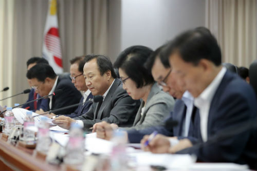 한국당, 김종갑 상대로 한국전력의 탈원전과 강원 산불 피해보상 따져 