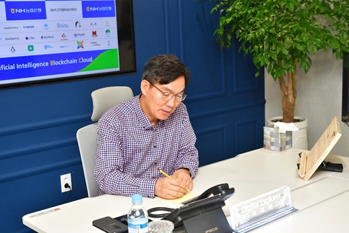 <a href='https://www.businesspost.co.kr/BP?command=article_view&num=106176' class='human_link' style='text-decoration:underline' target='_blank'>이대훈</a>, NH디지털혁신캠퍼스 첫 출근해 '디지털 탐험가' 자임하다