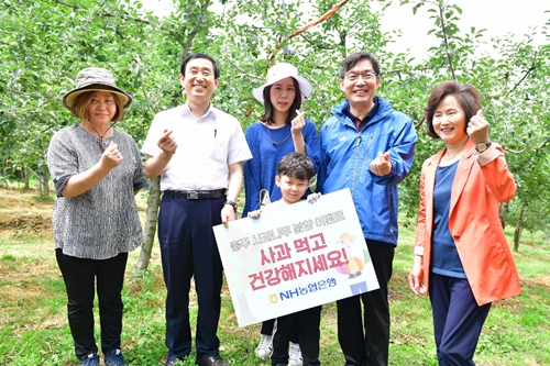 NH농협은행 사과나무 분양행사, 이대훈 "지자체와 농산물 홍보 협력"