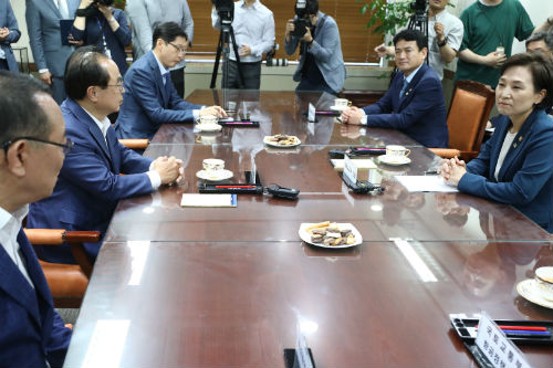 오거돈 송철호 김경수, 김현미와 동남권 관문공항 '총리실 이관' 합의