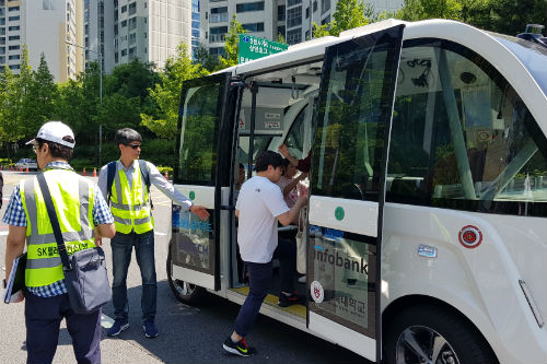 [현장] 5G 자율주행차 타보니 차끼리 정보 주고받는 날 기다리게 되다