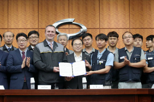 오거돈, 부산 르노삼성차 상생선포식에서 “비 온 뒤 땅 굳어진다”