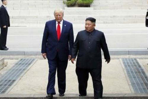 김정은과 트럼프, 판문점에서 남북한 오간 뒤 단독 정상회담 