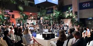 황창규, KT의 5G통신 여러 플랫폼 과시하며 글로벌시장 두드려 