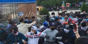 서울시 광화문 농성천막 새벽에 강제철거, 대한애국당 격렬 저항
