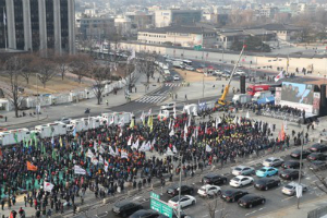 민주노총, 학교 포함해 공공부문 비정규직 총파업 들어가 