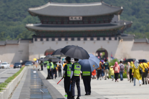 주말 전국 맑고 더워, 휴일은 가끔 구름 많고 더위 지속 