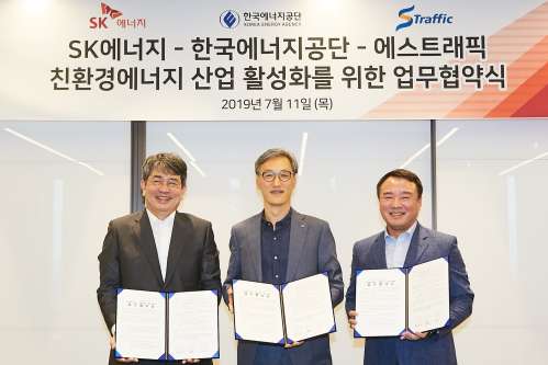 SK에너지 주유소에서 친환경사업 시작, <a href='https://www.businesspost.co.kr/BP?command=article_view&num=308782' class='human_link' style='text-decoration:underline' target='_blank'>조경목</a> "사회적 가치 창출"
