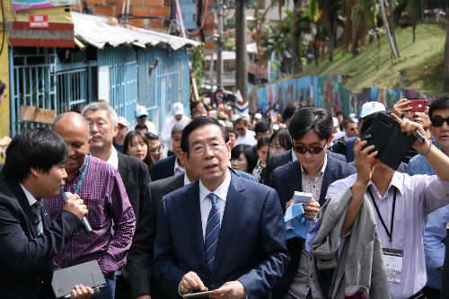 박원순 “콜롬비아처럼 서울도 산동네를 관광지로 개발 검토”