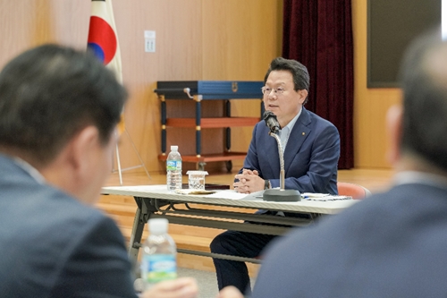 김광수, NH농협금융 성과분석회의에서 "경영체질 개선효과 나타나"