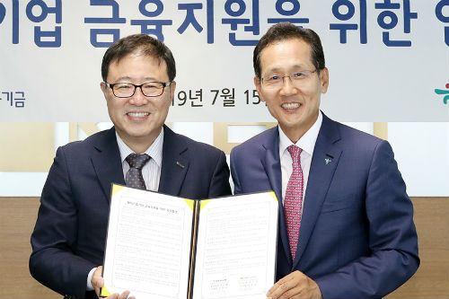 KEB하나은행 기술보증기금과 협력, <a href='https://www.businesspost.co.kr/BP?command=article_view&num=314081' class='human_link' style='text-decoration:underline' target='_blank'>지성규</a> “해외진출 중소기업 지원”