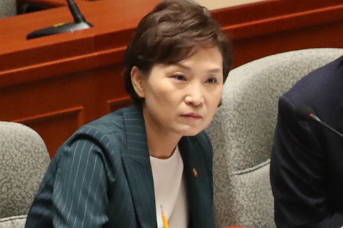 김현미 "1주택자에 양도세 비과세 폐지 검토하고 있지 않다"