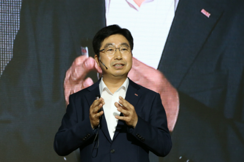 황윤철, 경남은행 경영전략회의에서 "원 팀으로 위기극복해야"