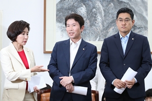 이인영 나경원 오신환, 본회의 열어 '안보국회'와 추경안 처리 합의