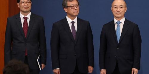 청와대 민정수석에 김조원, 시민사회수석 김거성, 일자리수석 황덕순