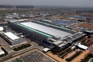 [오늘Who] <a href='https://www.businesspost.co.kr/BP?command=article_view&num=425511' class='human_link' style='text-decoration:underline' target='_blank'>이재용</a> 강력 의지, 삼성전자 반도체 어려울 때 투자 더 