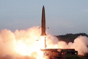 합참 “북한, 동해로 단거리 탄도미사일 추정 발사체 2발 발사”