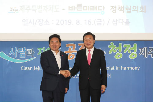 <a href='https://www.businesspost.co.kr/BP?command=article_view&num=105458' class='human_link' style='text-decoration:underline' target='_blank'>손학규</a>, <a href='https://www.businesspost.co.kr/BP?command=article_view&num=321613' class='human_link' style='text-decoration:underline' target='_blank'>원희룡</a> 만나 “제주 제2공항 적극적으로 지원하겠다”