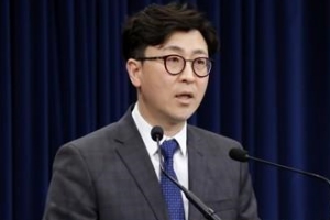 청와대 “조국 포함해 장관 후보 인사청문회 8월30일까지 마쳐야”