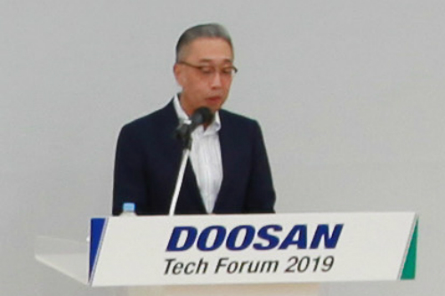 두산 ‘두산테크포럼 2019’ 열어, <a href='https://www.businesspost.co.kr/BP?command=article_view&num=347855' class='human_link' style='text-decoration:underline' target='_blank'>박지원</a> “근원적 경쟁력 확보가 우선”