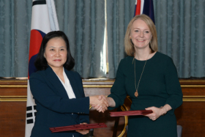 한국과 영국 자유무역협정 서명, 유명희 "영국의 유럽연합 탈퇴 대비"
