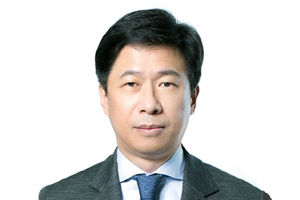 <a href='https://www.businesspost.co.kr/BP?command=article_view&num=281653' class='human_link' style='text-decoration:underline' target='_blank'>이갑</a>, 롯데면세점 해외매출 1조 목표달성에 창이공항 면세점 '절실'