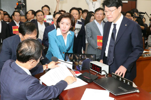 국회 정치개혁특위에서 선거법 개정안 통과, 한국당 강하게 반발