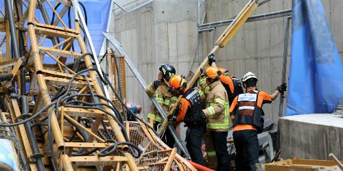 속초 아파트 건설현장에서 승강기 추락해 3명 숨지고 3명 다쳐 