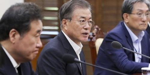 문재인, 한일군사정보보호협정 파기로 일본에 내민 손 다시 거둬들여 