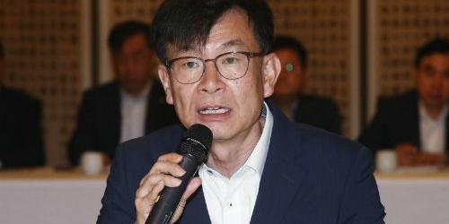 김상조 “세계경제 불확실성 헤쳐 나가기 위해 적극적 재정정책 필요” 