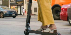 현대차 기아차, 자동차에 '빌트인' 형태로 탑재되는 전동스쿠터 공개